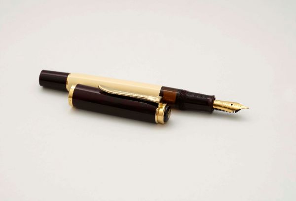 Pelikan-M200-Cafe-Creme-Special-Edition-4.jpg