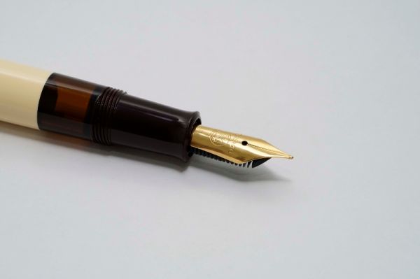 Pelikan-M200-Cafe-Creme-Special-Edition-5.jpg
