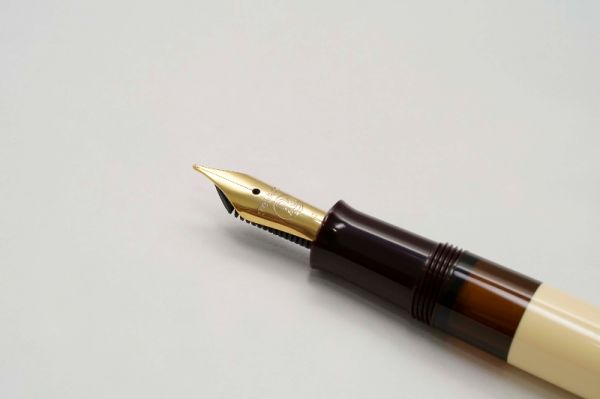 Pelikan-M200-Cafe-Creme-Special-Edition-6.jpg