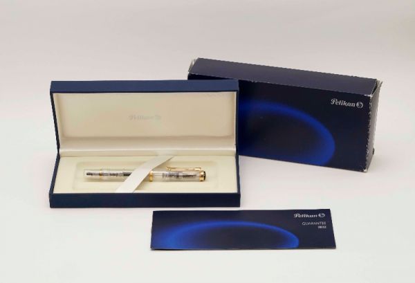 Pelikan-M200-Clear-Demonstrator-2.jpg