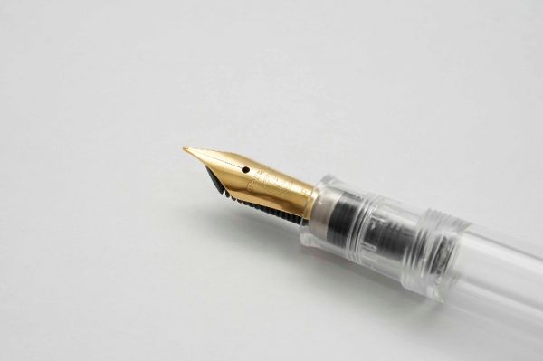 Pelikan-M200-Clear-Demonstrator-6.jpg