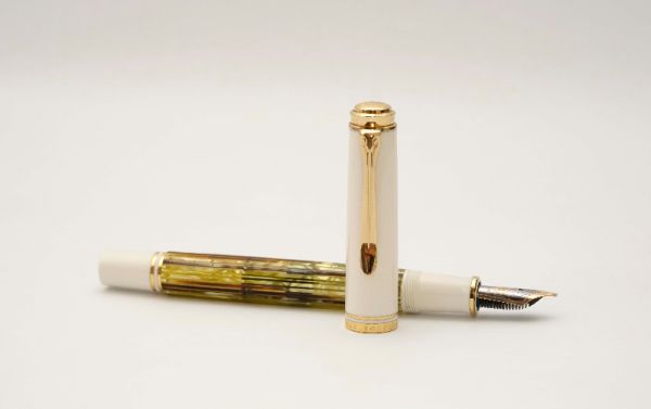 Pelikan-Souveran-M400-White-Tortoise-3.jpg