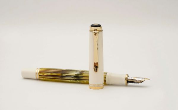Pelikan-Souveran-M400-White-Tortoise-4.jpg