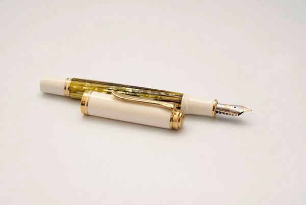 Pelikan-Souveran-M400-White-Tortoise-5.jpg