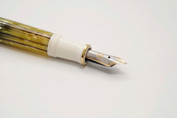 Pelikan-Souveran-M400-White-Tortoise-6.jpg