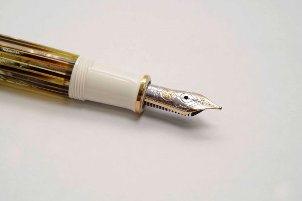 Pelikan-Souveran-M400-White-Tortoise-6.jpg