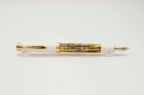 Pelikan-Souveran-M400-White-Tortoise-7.jpg
