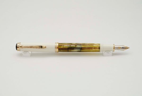 Pelikan-Souveran-M400-White-Tortoise-9.jpg