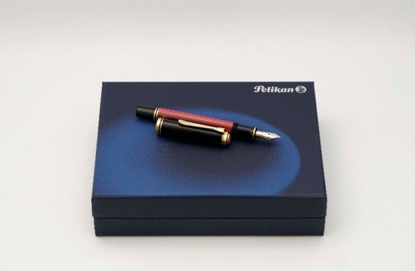 Pelikan-Souveran-M600-Black-Red-8.jpg