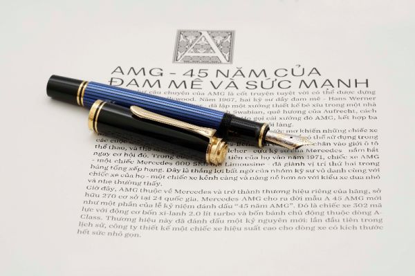 Pelikan-Souveran-M600-Blue-Stripe-1.jpg