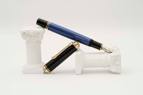 Pelikan-Souveran-M600-Blue-Stripe-2.jpg