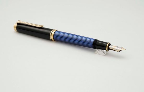 Pelikan-Souveran-M600-Blue-Stripe-6.jpg