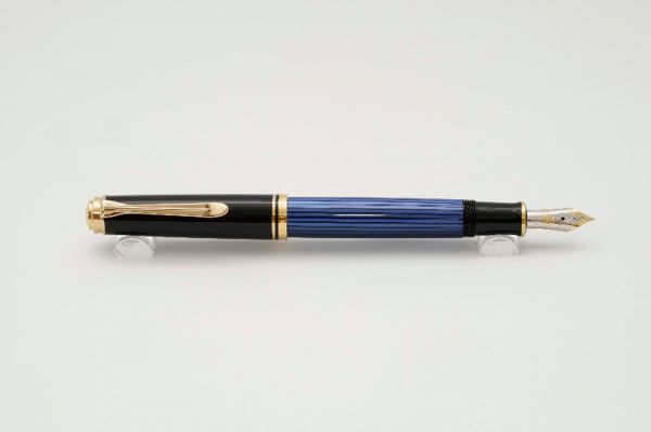Pelikan-Souveran-M600-Blue-Stripe-7.jpg