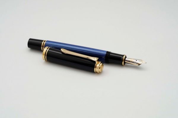 Pelikan-Souveran-M600-Blue-Stripe-8.jpg