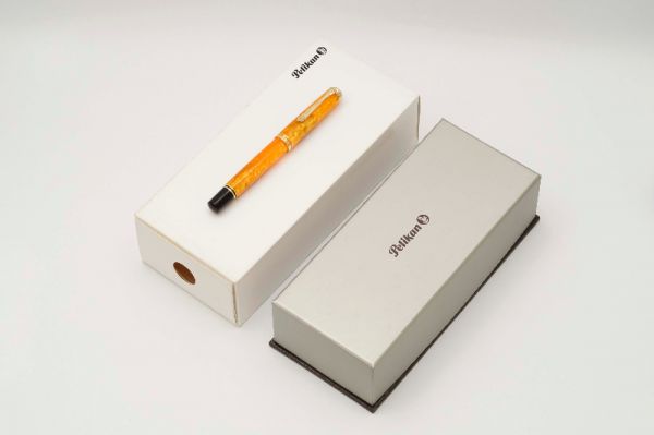 Pelikan-Souveran-M600-Vibrant-Orange-11.jpg
