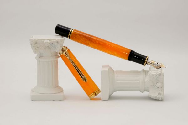 Pelikan-Souveran-M600-Vibrant-Orange-2.jpg