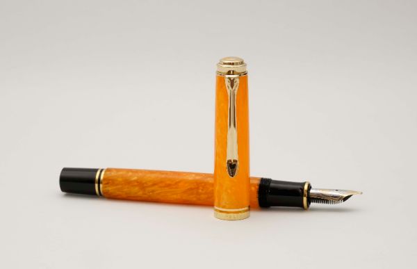 Pelikan-Souveran-M600-Vibrant-Orange-3.jpg