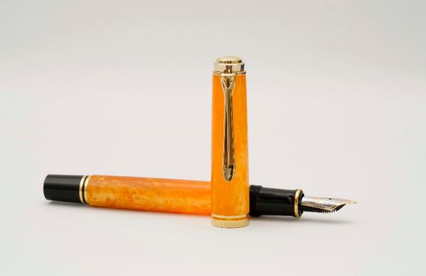 Pelikan-Souveran-M600-Vibrant-Orange-4.jpg