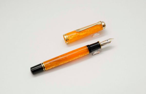 Pelikan-Souveran-M600-Vibrant-Orange-5.jpg