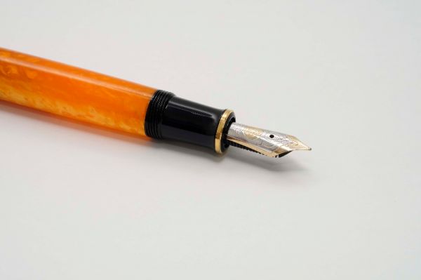 Pelikan-Souveran-M600-Vibrant-Orange-6.jpg