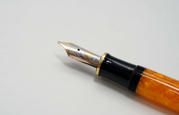 Pelikan-Souveran-M600-Vibrant-Orange-6.jpg
