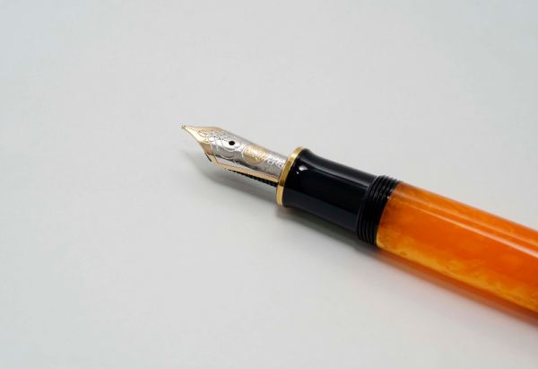 Pelikan-Souveran-M600-Vibrant-Orange-7.jpg