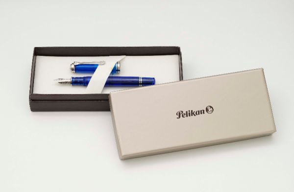 Pelikan-Souveran-M605-Marine-Blue-2.jpg