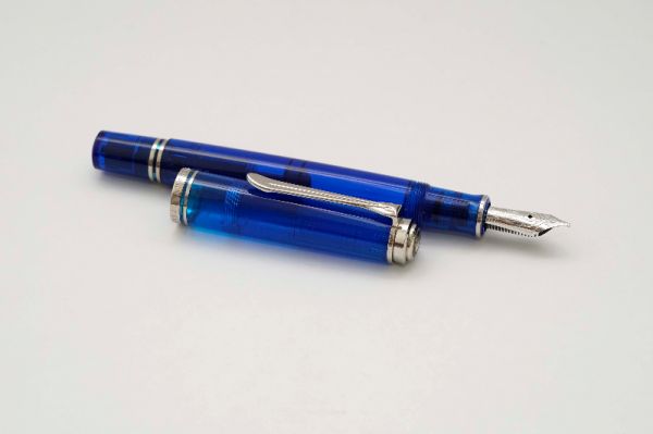 Pelikan-Souveran-M605-Marine-Blue-4.jpg