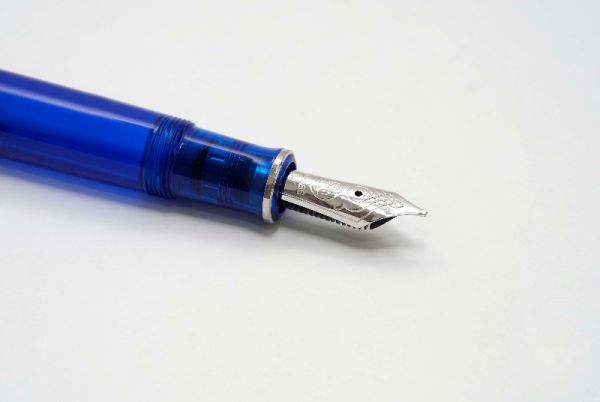Pelikan-Souveran-M605-Marine-Blue-7.jpg
