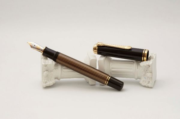 Pelikan-Souveran-M800-Brown-Black-1.jpg