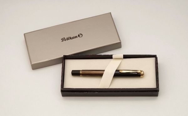 Pelikan-Souveran-M800-Brown-Black-2.jpg