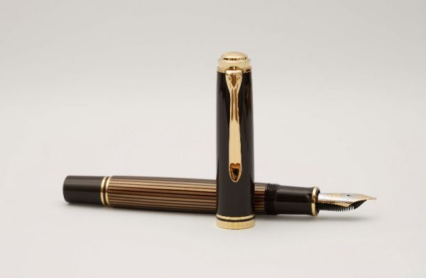 Pelikan-Souveran-M800-Brown-Black-3.jpg