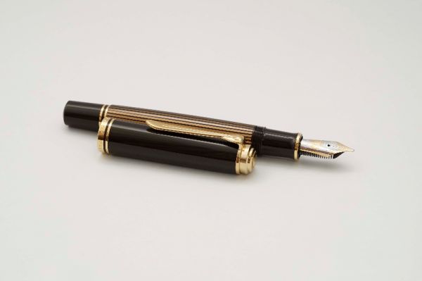 Pelikan-Souveran-M800-Brown-Black-4.jpg