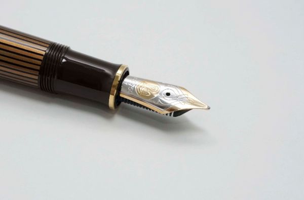 Pelikan-Souveran-M800-Brown-Black-5.jpg