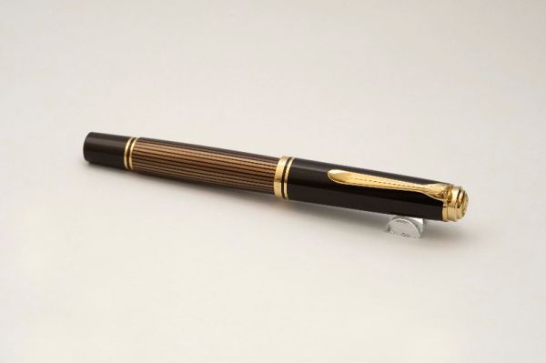 Pelikan-Souveran-M800-Brown-Black-7.jpg