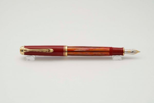 Pelikan-Souveran-Special-Edition-M600-Tortoise-Shell-Red-10.jpg