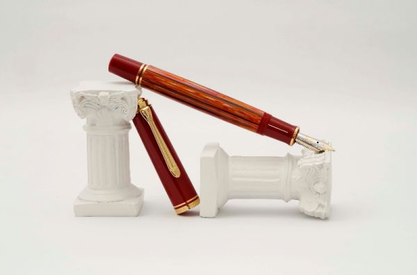 Pelikan-Souveran-Special-Edition-M600-Tortoise-Shell-Red-2.jpg
