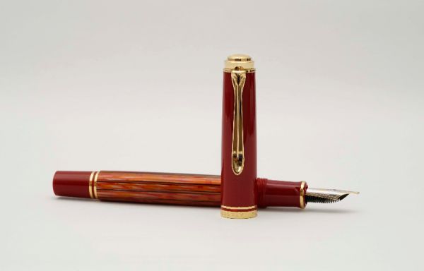 Pelikan-Souveran-Special-Edition-M600-Tortoise-Shell-Red-4.jpg