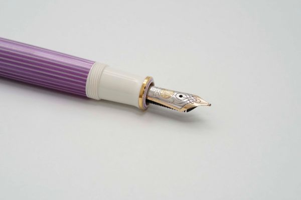 Pelikan-Special-Edition-Souveran-M600-Violet-White-10.jpg
