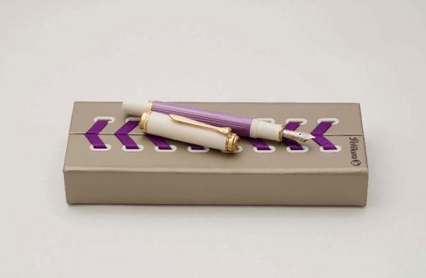 Pelikan-Special-Edition-Souveran-M600-Violet-White-17.jpg