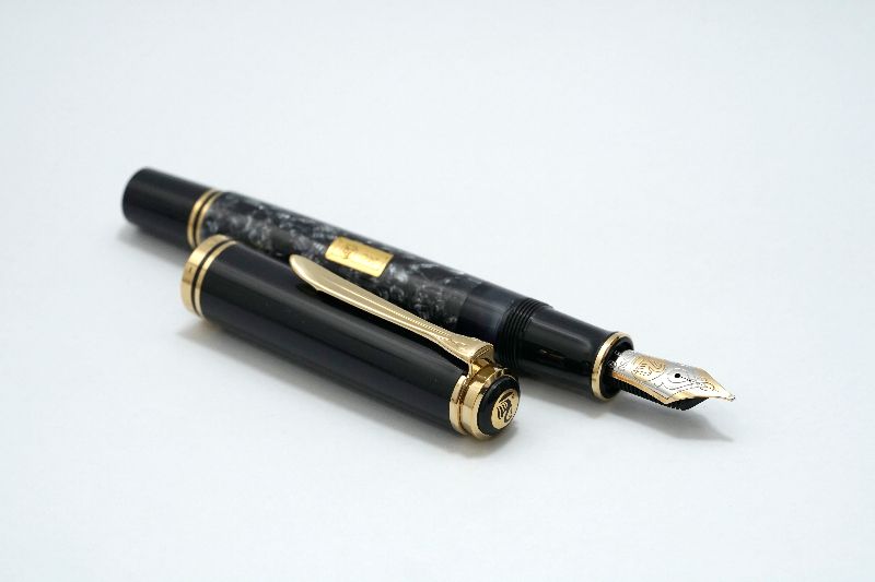 Pelikan_Wall_Street_Limited_Edition_2.jpg