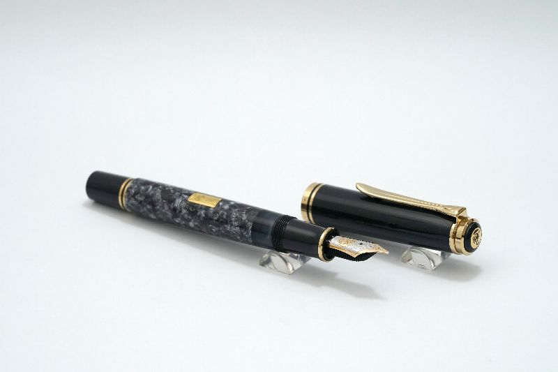 Pelikan_Wall_Street_Limited_Edition_6.jpg