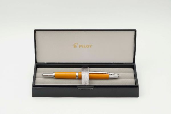 Pilot-Capless-Deep-Yellow-Rhodium-9.jpg