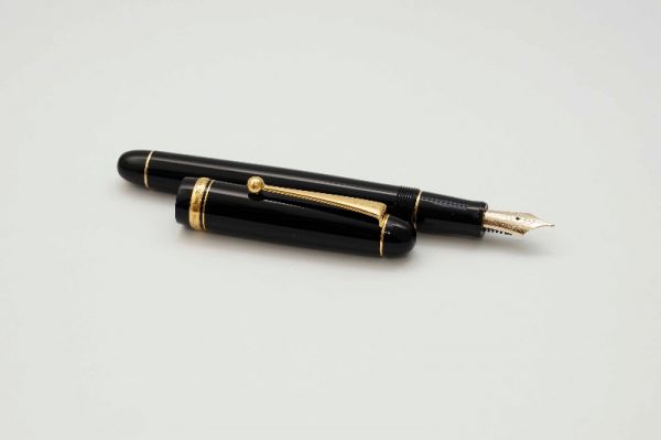 Pilot-Custom-74-Black-3.jpg