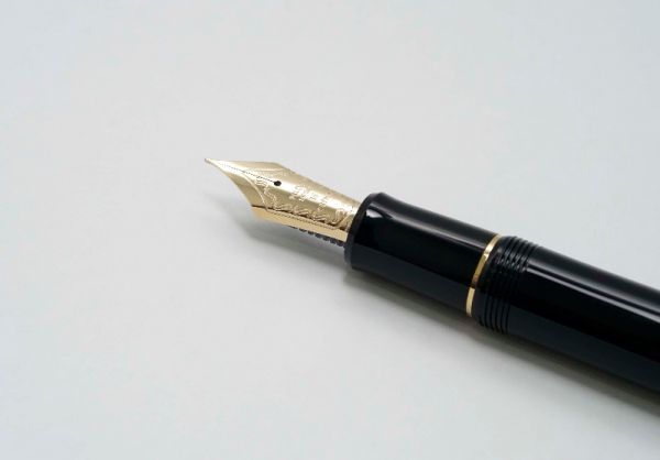 Pilot-Custom-743-Black-6.jpg