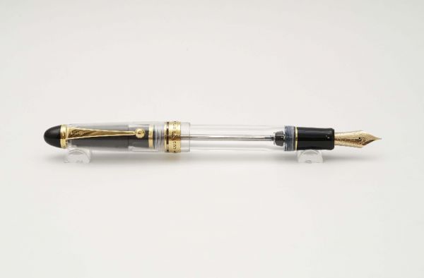Pilot-Custom-823-Demonstrator-Crystal-Transparent-8.jpg