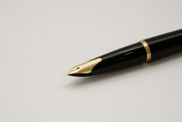 Pilot-Custom-Elite-Black-Barrel-5.jpg