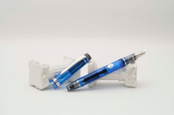Pilot-Custom-Heritage-92-Transparent-Blue-Body-2.jpg