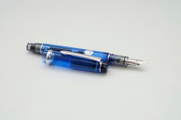 Pilot-Custom-Heritage-92-Transparent-Blue-Body-4.jpg