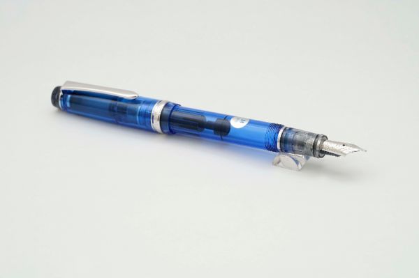 Pilot-Custom-Heritage-92-Transparent-Blue-Body-7.jpg